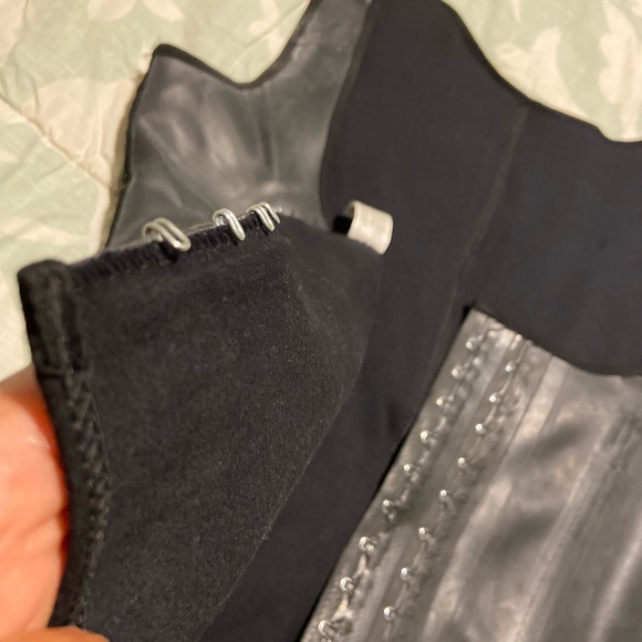 Latex Waist Clincher / Waist Trainer - Picture 7 of 13